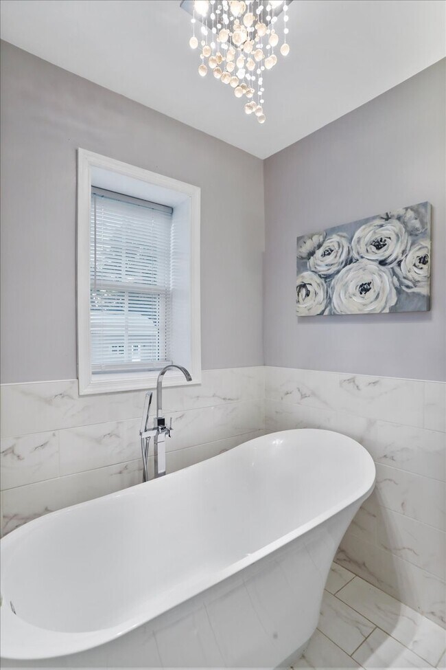 Building Photo - 13715 Dixie Dr