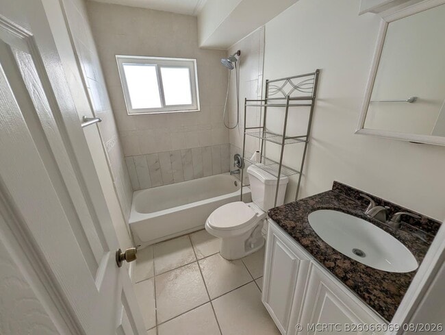 Building Photo - 817 Lighthouse Dr