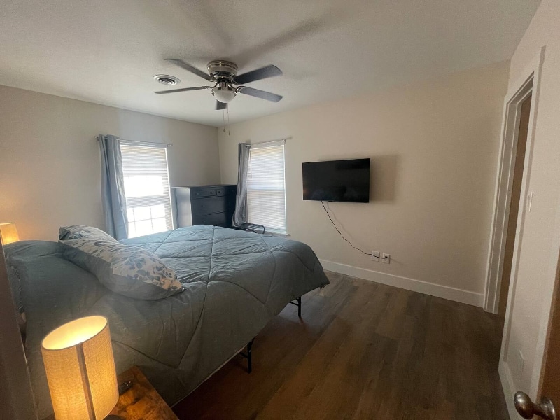 Building Photo - 1104 S State St