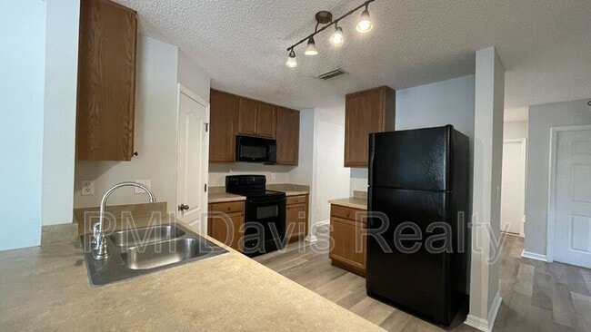 Building Photo - 4609 Playschool Dr