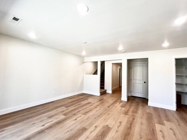 Building Photo - 609 N Rd 34