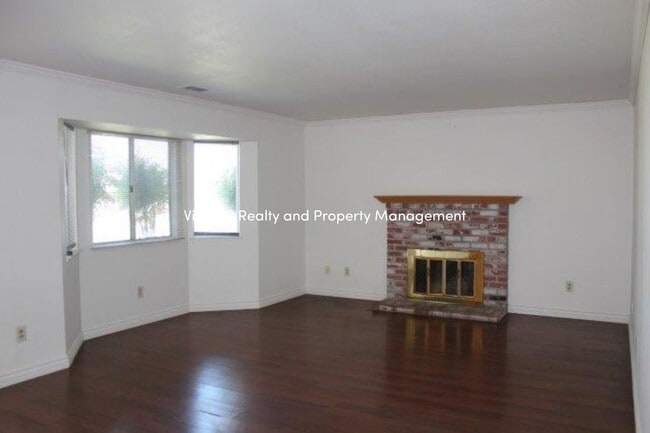 Building Photo - Back On The Rental Market Nice Single Story 3 Bedroom Home!!!