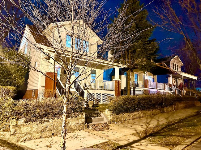 Building Photo - Detached 4 bed 3 bath. Pets Welcome!