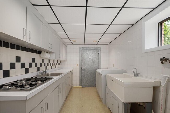 Building Photo - 14 Maxcy Dr