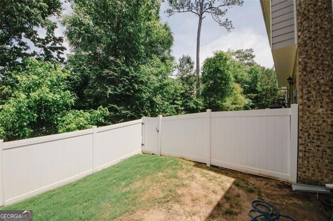 Building Photo - 10162 Benton Woods Dr