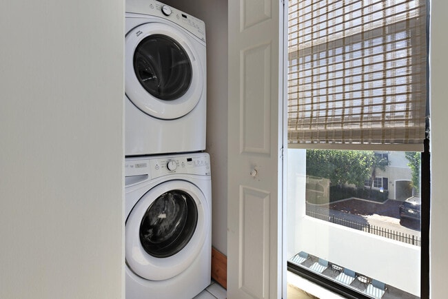 Building Photo - 250 S Ocean Blvd