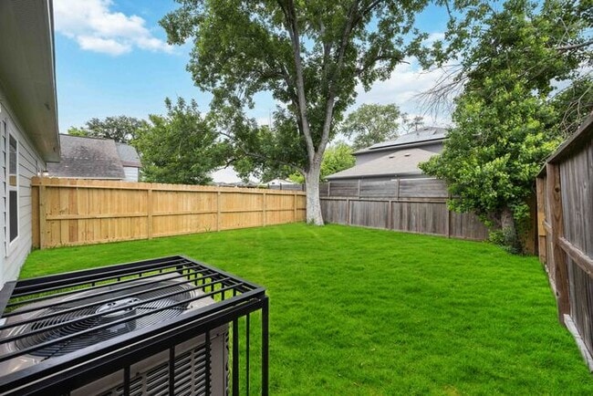 Building Photo - Charming 2 beds 2 baths in Houston!