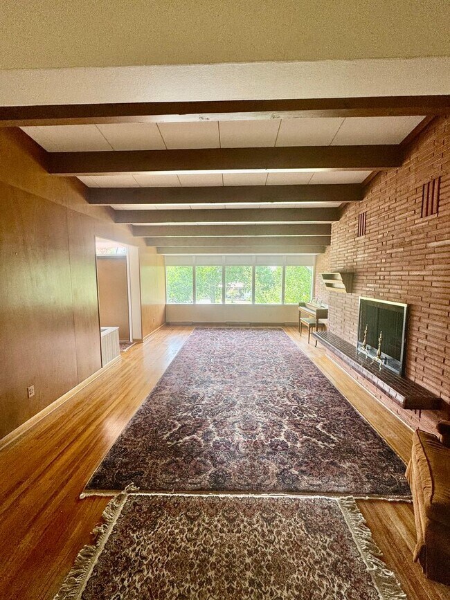 Building Photo - Mid-Mod Wheat Ridge Gem!