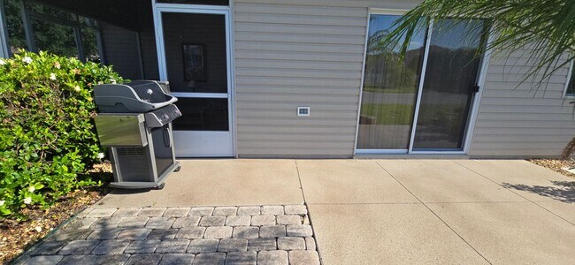 Building Photo - M650 Richland Rd (VCNW/M10)