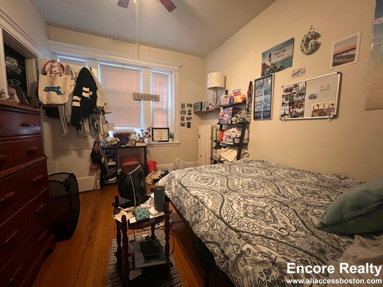 Building Photo - 1789 Beacon St