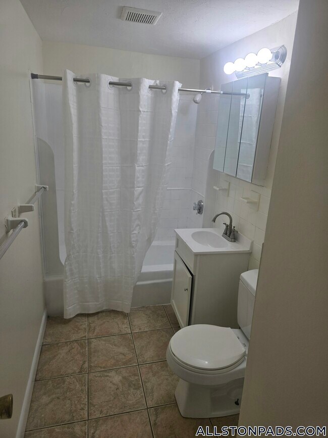 Building Photo - 90 Gardner St