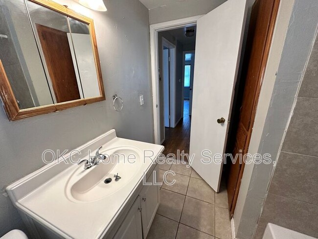 Building Photo - 804 E Steed Dr