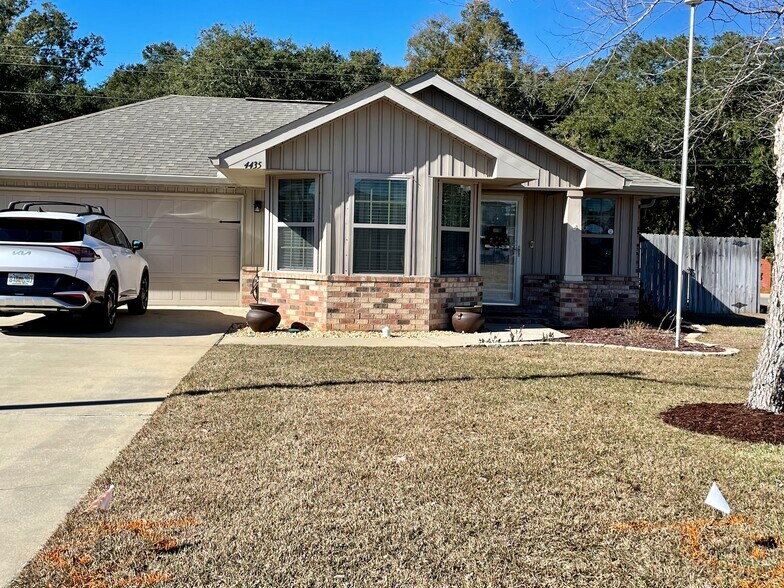 Primary Photo - 4435 Winona Ln