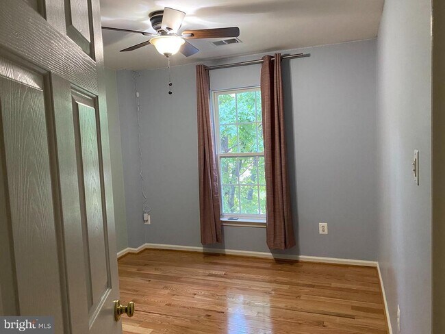 Building Photo - 2212 Barnet Ct