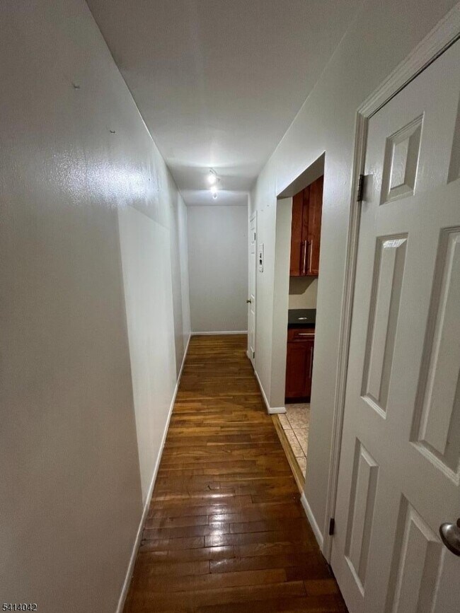 Building Photo - 401 Highway22B40U6