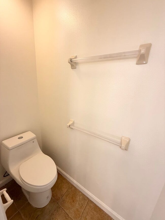 Building Photo - Beautifully Updated 4-Bedroom Home with Po...