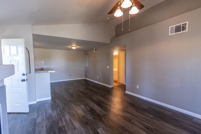 Building Photo - SPECTACULAR 2BED/2BATH CONDO IN HENDERSON!