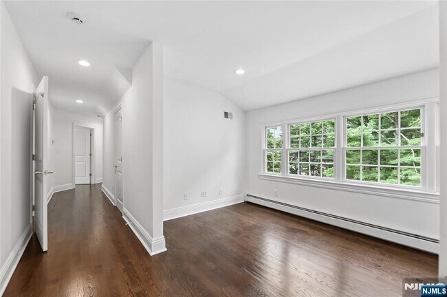 Building Photo - 122 Helen Ct