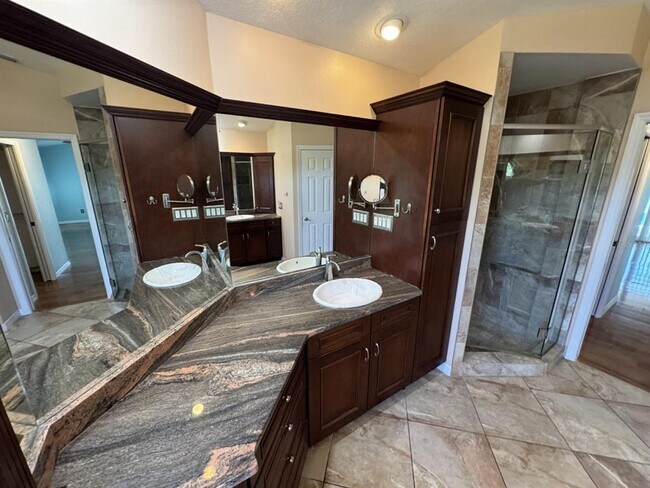 Building Photo - 15696 Hennipen Cir