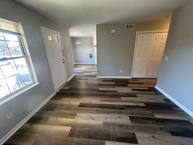 Building Photo - 925-6 Glenn Street, West Columbia, SC 29169