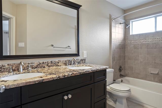 Building Photo - 2700 Timberwood Dr