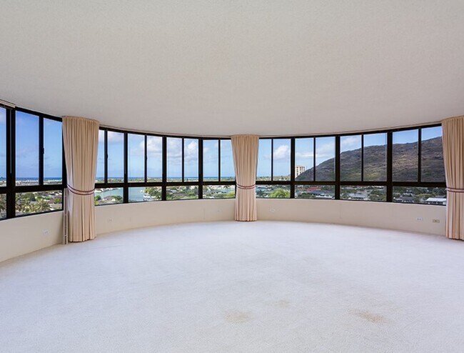 Building Photo - 2 Bedroom Corner Unit with 2 Side-by-Side Covered Parking Stalls in Hawaii Kai