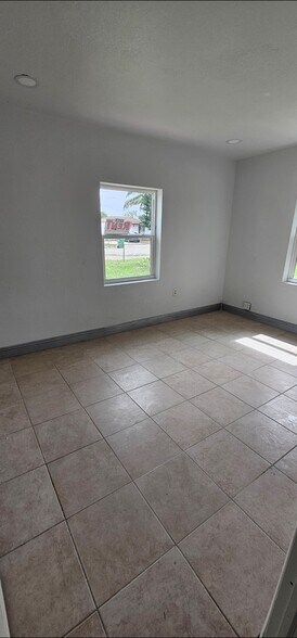 Building Photo - 710 Sultan Ave