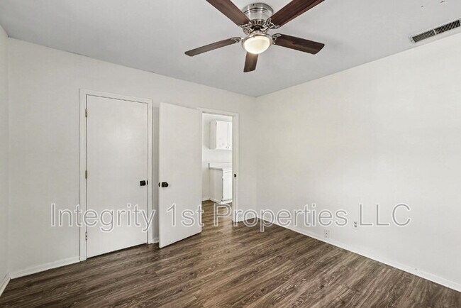 Building Photo - 3638 Genessee St