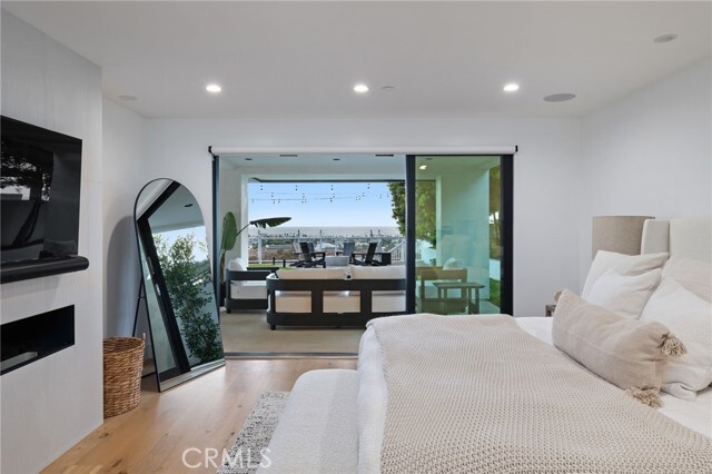 Building Photo - 807 N Paulina Ave