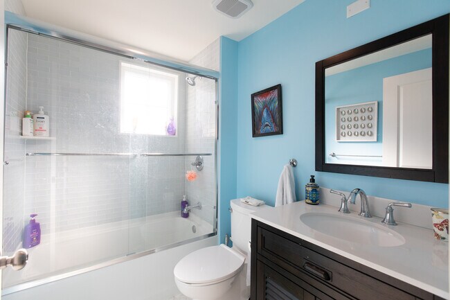 Building Photo - 107 S Richards Ave