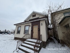 Building Photo - 524 E Jefferson Blvd