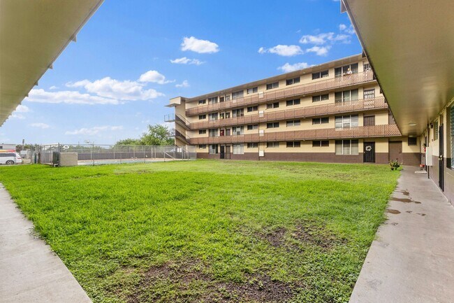 Building Photo - Discover this pet-friendly 2-bedroom condo