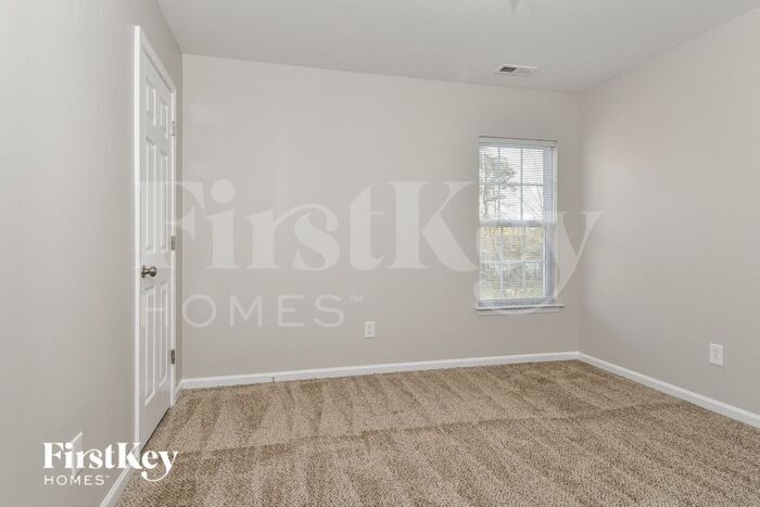 Building Photo - 905 Thorncroft Rd
