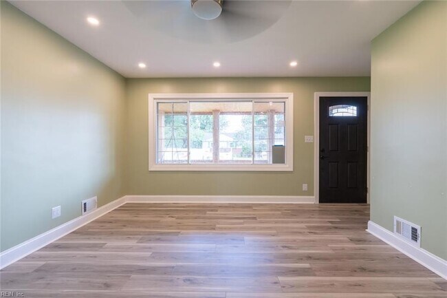 Building Photo - 314 Mohican Dr