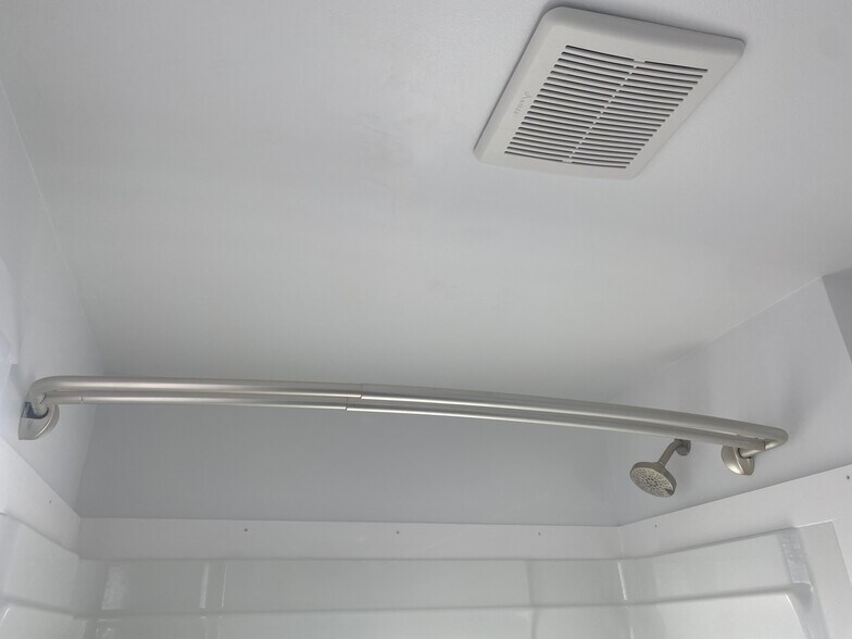 Building Photo - 74 Willowick Dr