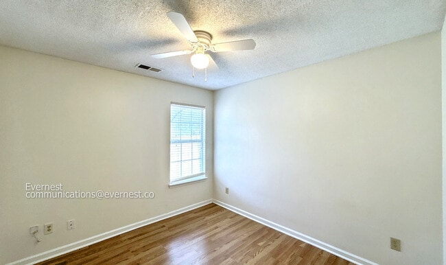 Building Photo - 9299 Grove Manor Dr