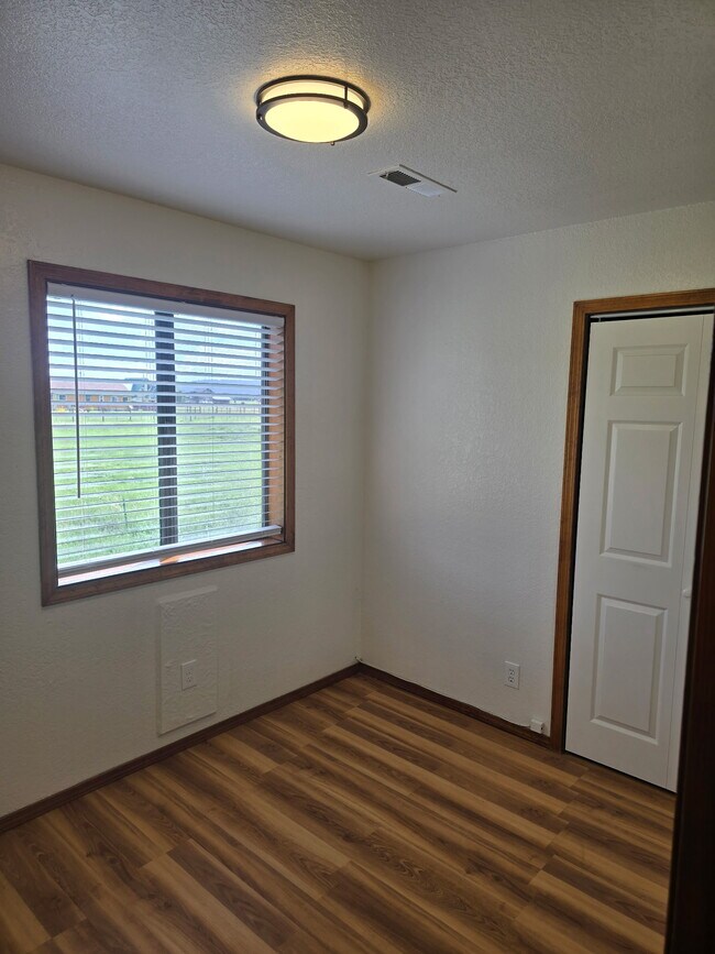 Building Photo - 7375 W Bridle Trail