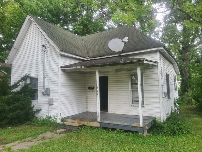 Primary Photo - 615 N Almond St