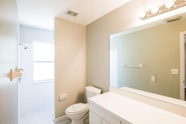 Building Photo - 2542 Country Golf Dr