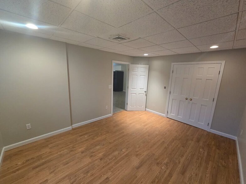 Building Photo - 625 County St