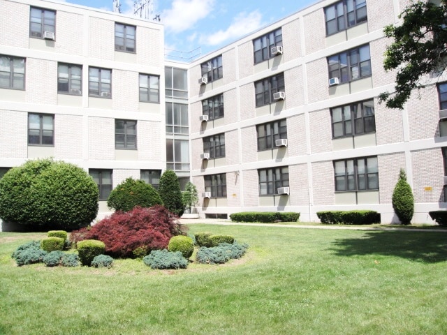 Primary Photo - 1015 Whalley Ave