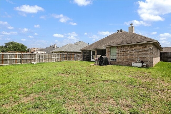 Building Photo - 335 Robelmont Dr