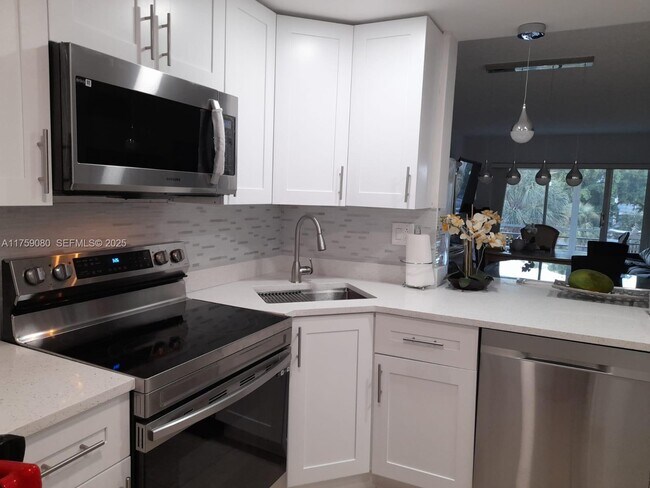 Building Photo - 1541 S Ocean Blvd