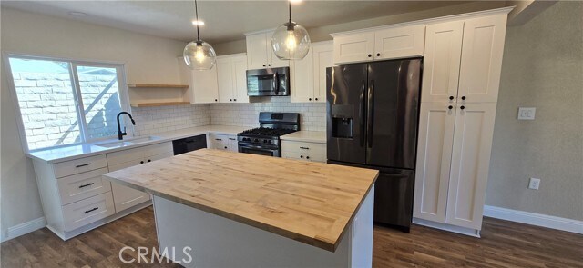 Building Photo - 751 Vía Los Santos