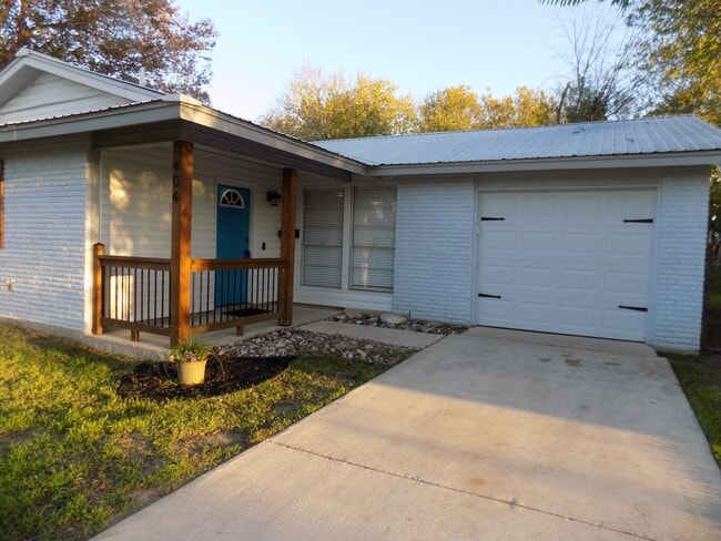 Building Photo - 404 Nell Deane Blvd