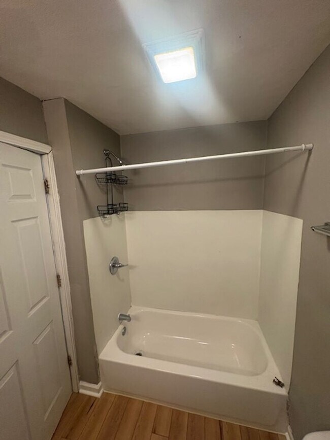 Building Photo - Single Family home with large yard