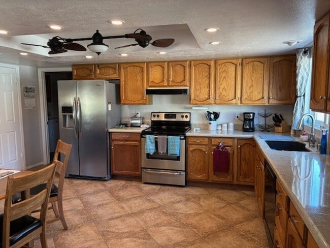 Building Photo - Lovely Updated 2bed/2bath Home in desert landscape of 45+ Active Adult Community of Leisure World...