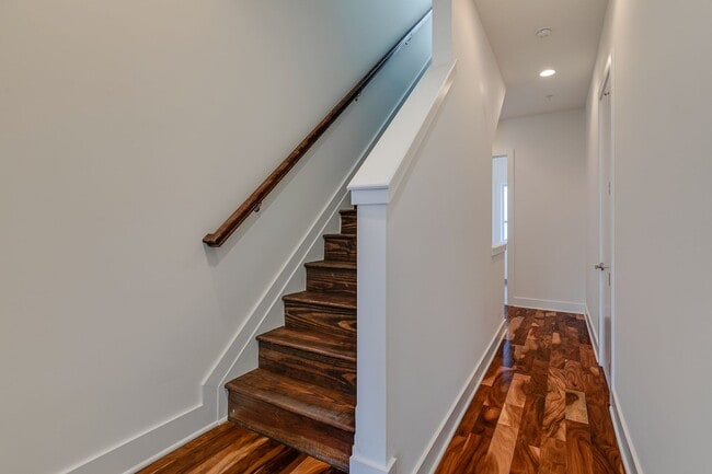 Building Photo - Northern Liberties Townhome with Parking