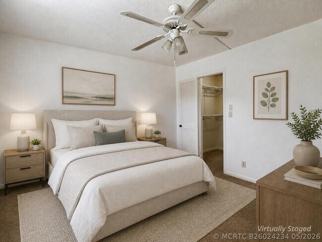 Building Photo - 400 S Hollybrook Dr