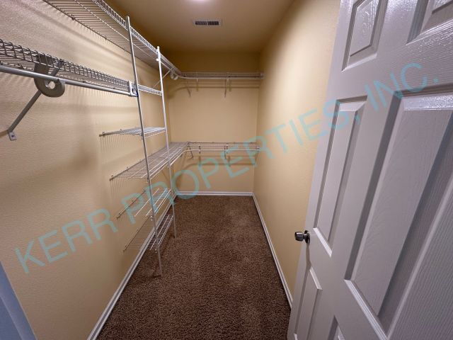 Building Photo - THE FIRST FULL MONTH'S RENT IS FREE! Charming 3-Bedroom Tri-Level Retreat in Estacada with Spacio...